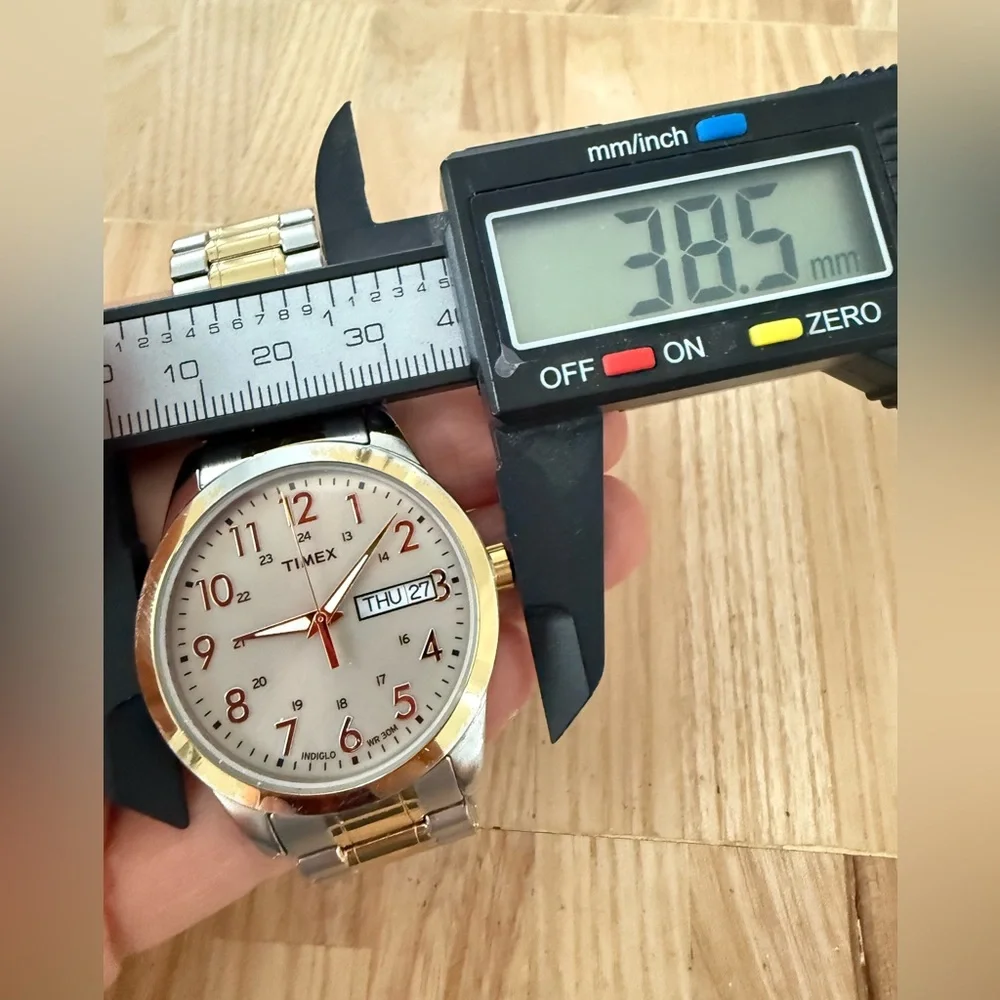 Timex men’s two tone classic watch NEW BATTERY